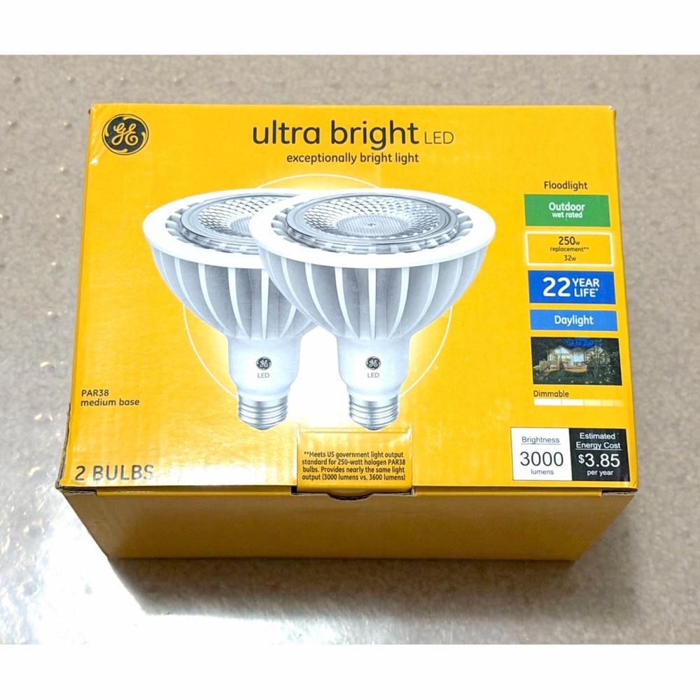 NEW GE Ultra Bright LED 250 Watt Daylight PAR38 Floodlight Light Bulb - 2 PACK